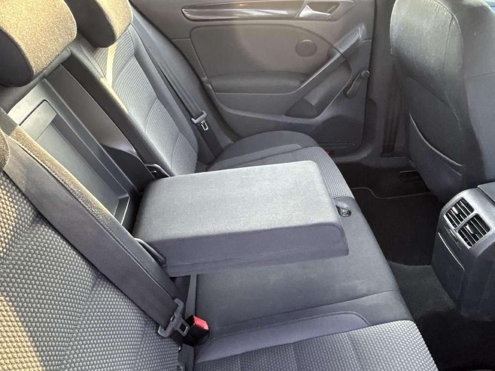 Volkswagen Golf | 28