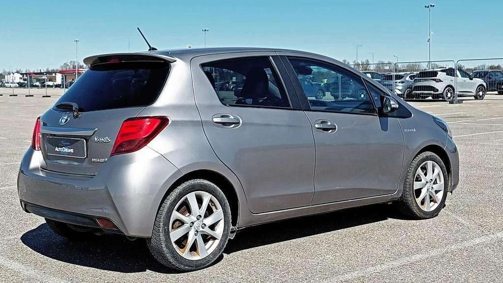 Toyota Yaris | 8