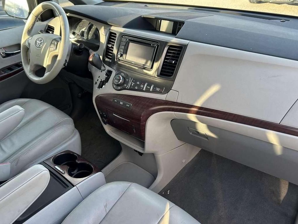 Toyota Sienna | 7