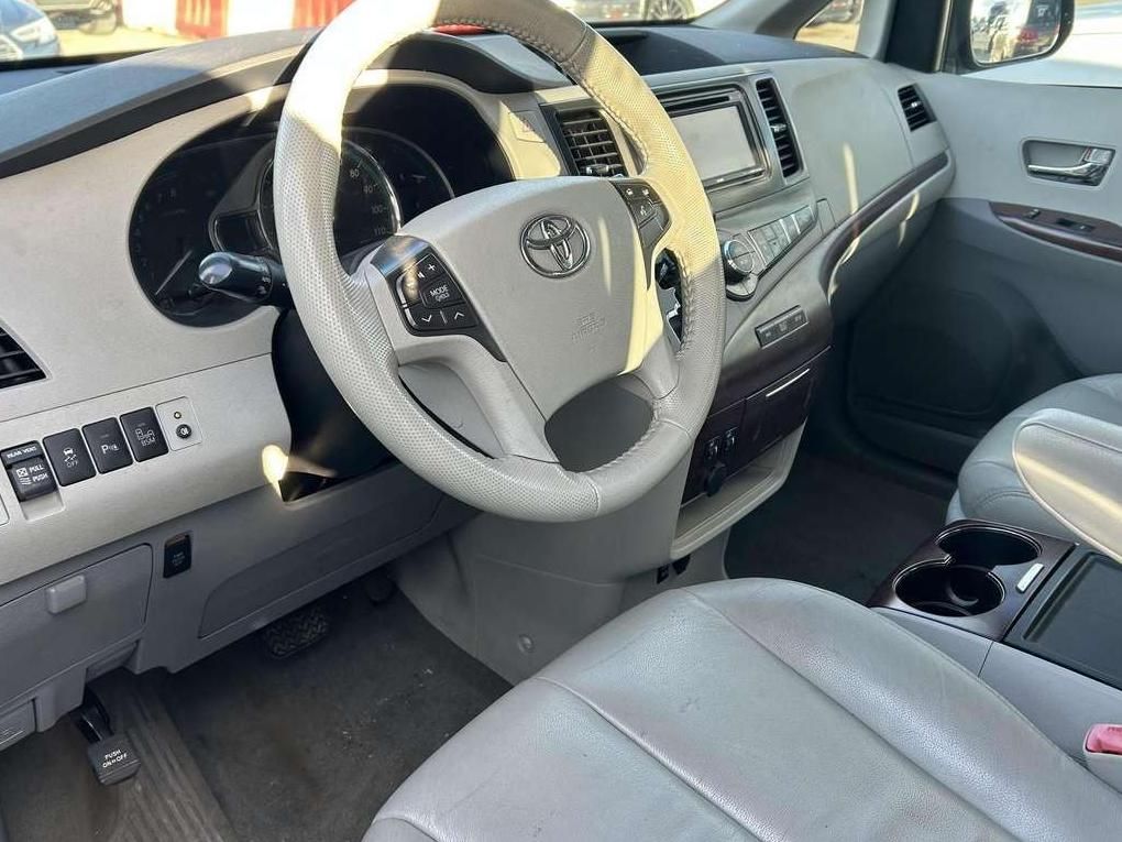 Toyota Sienna | 3