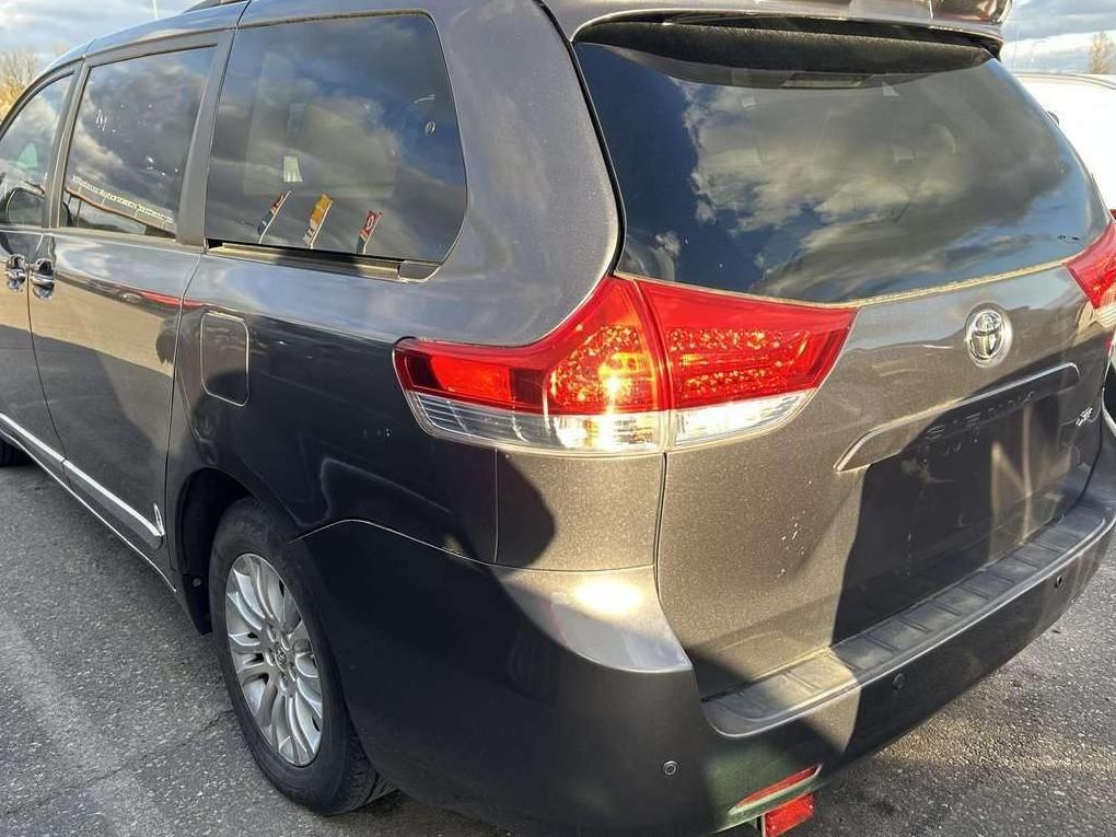 Toyota Sienna | 4