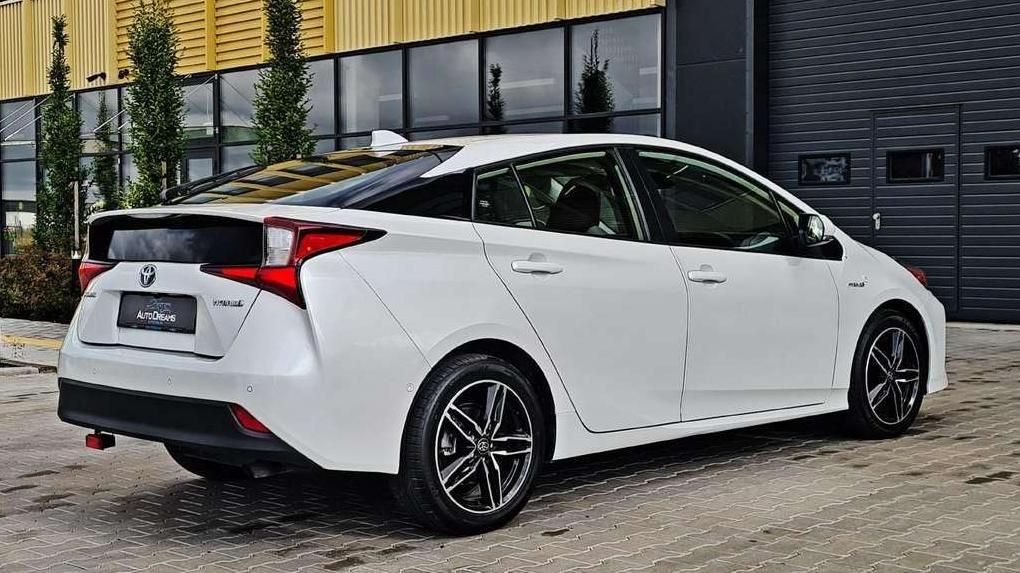Toyota Prius | 12