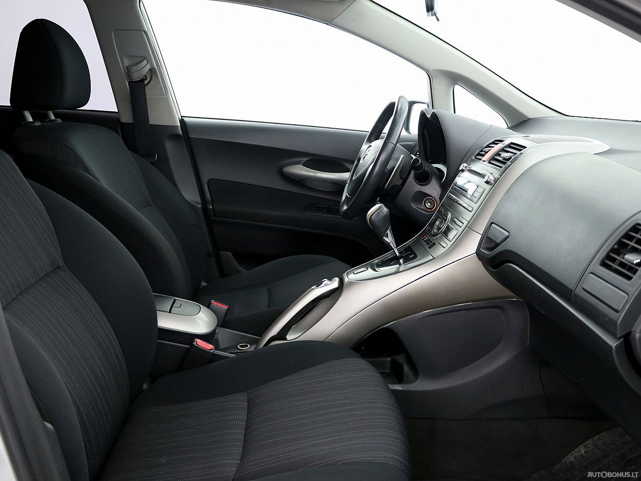 Toyota Auris | 5