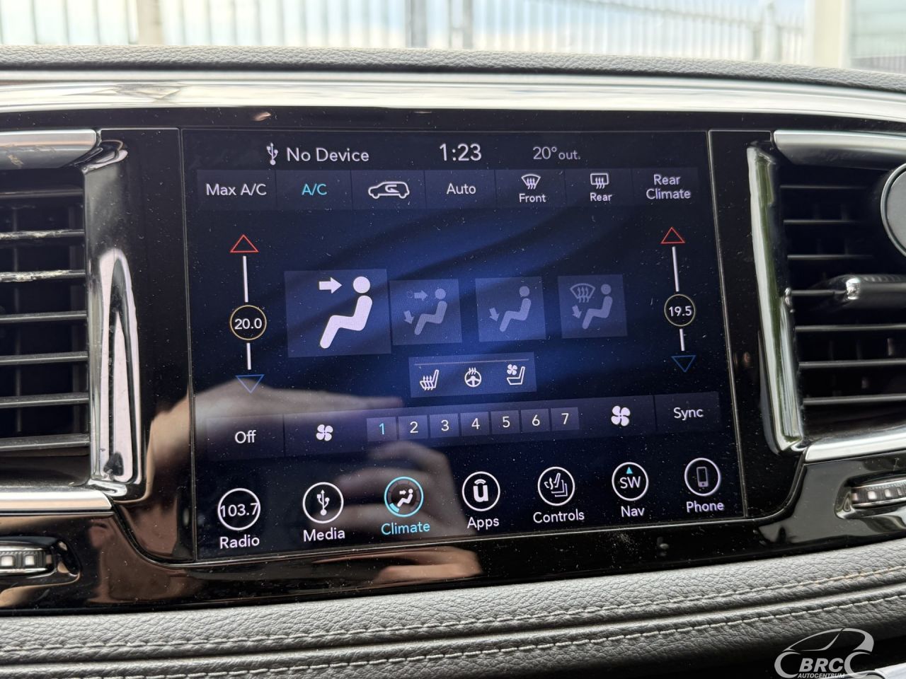 Chrysler Pacifica | 26