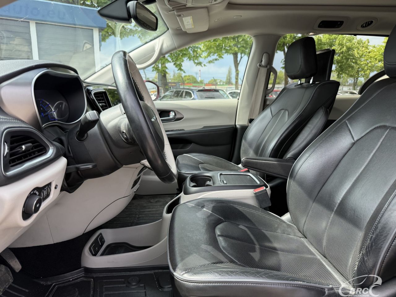 Chrysler Pacifica | 17