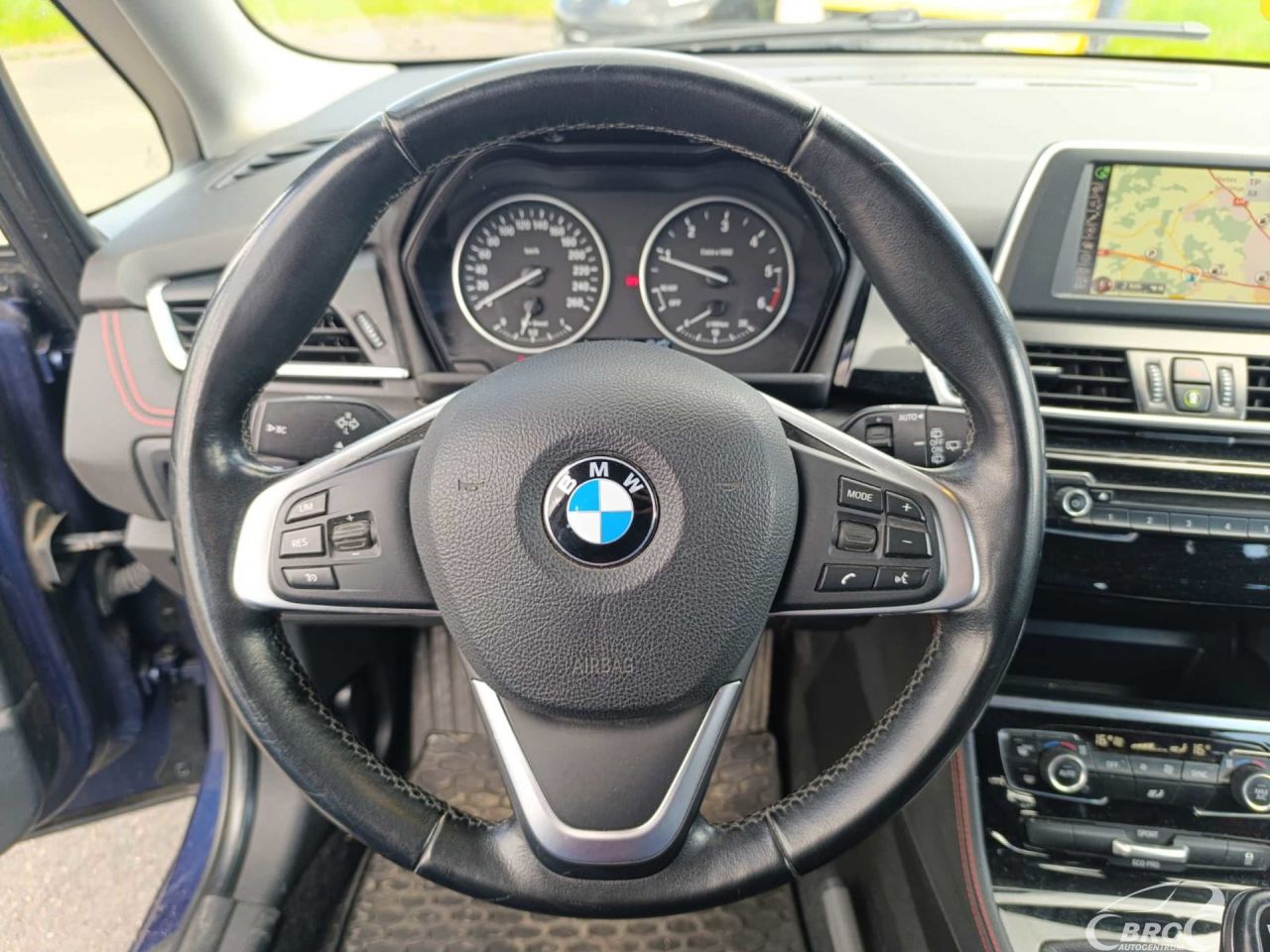 BMW 218 | 12