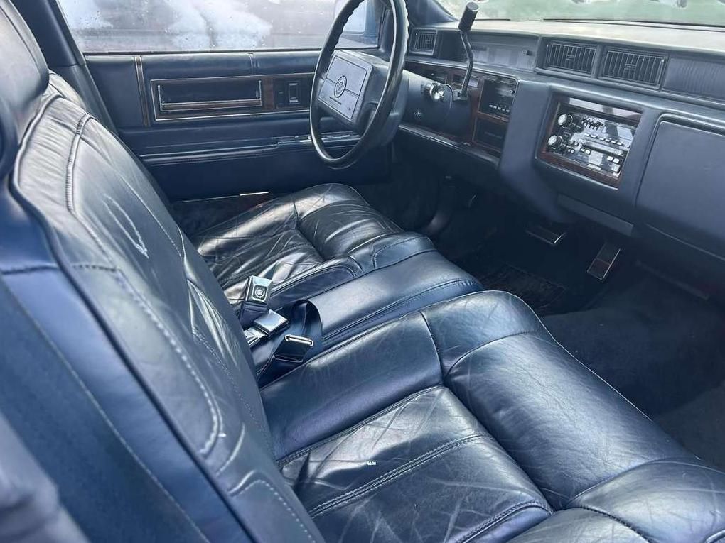 Cadillac DeVille | 23