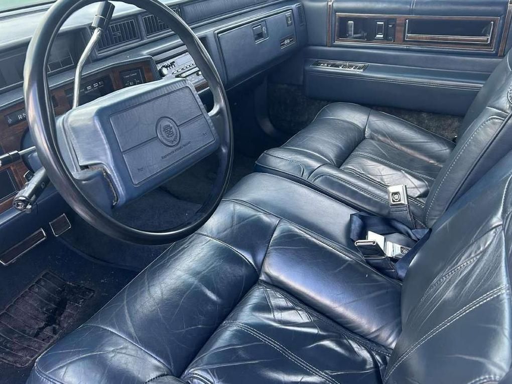 Cadillac DeVille | 24