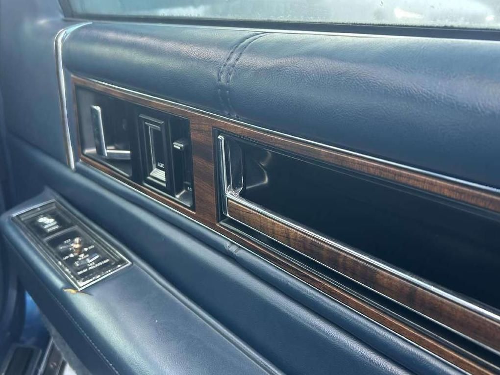 Cadillac DeVille | 27