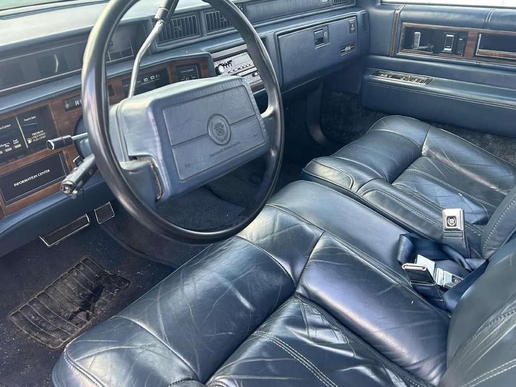 Cadillac DeVille | 22