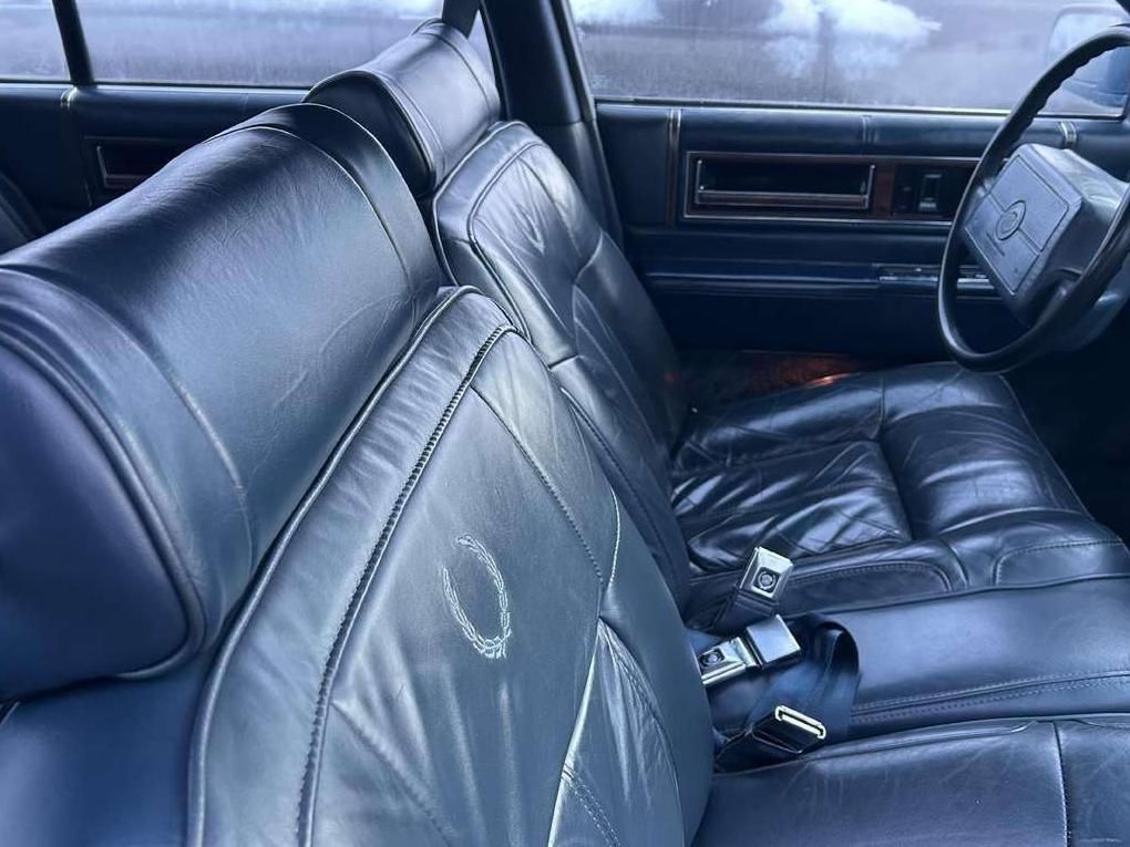 Cadillac DeVille | 25