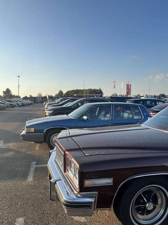 Cadillac DeVille | 17