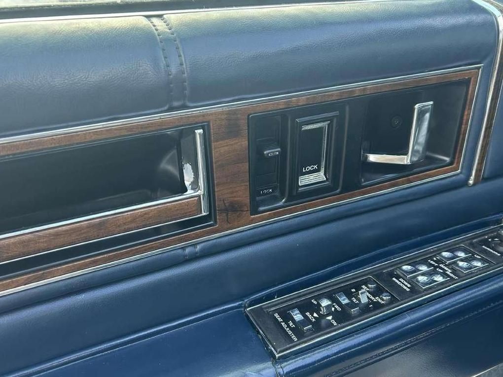 Cadillac DeVille | 28