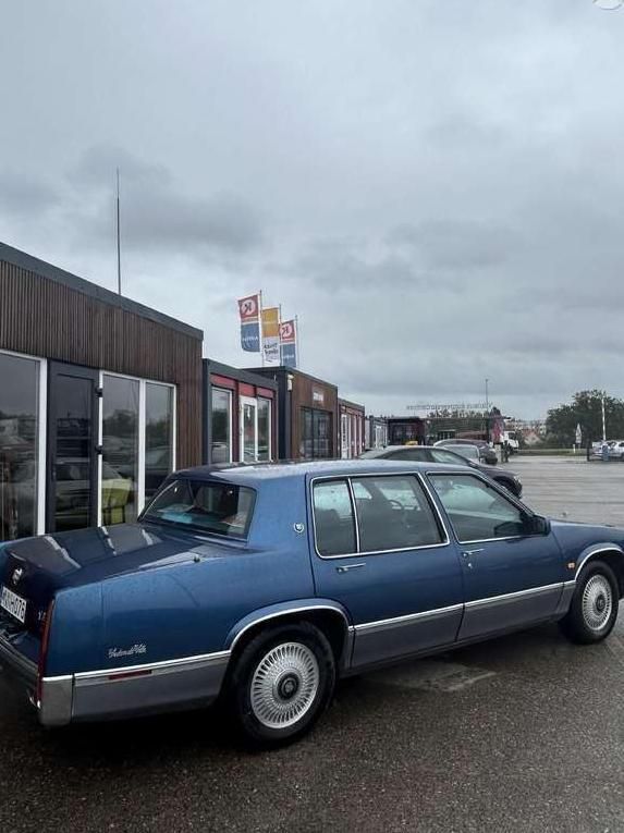 Cadillac DeVille | 12