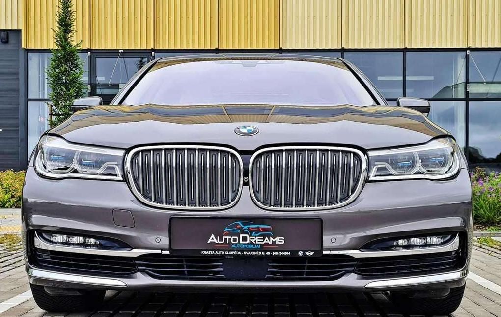BMW 750 | 26