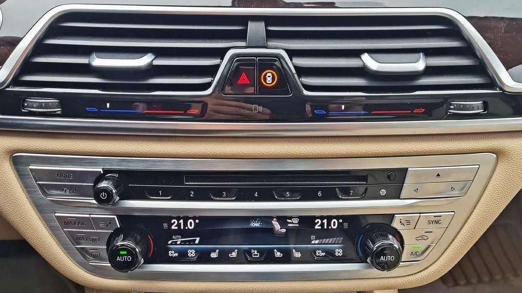 BMW 750 | 17