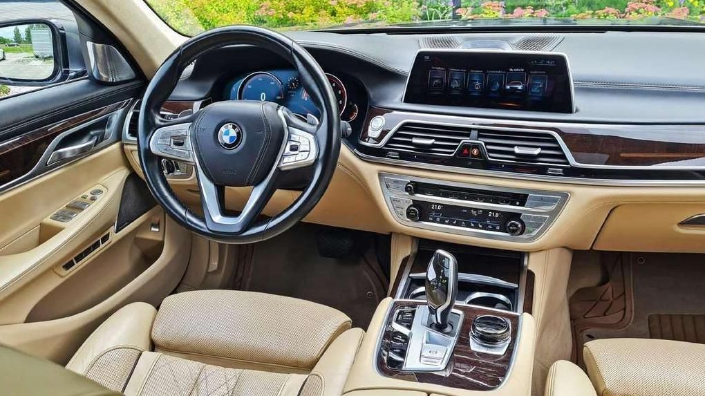 BMW 750 | 14