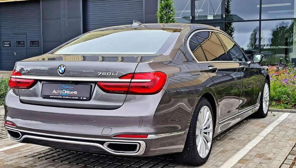 BMW 750 | 7