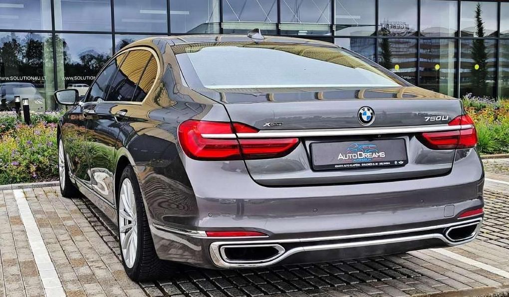 BMW 750 | 6