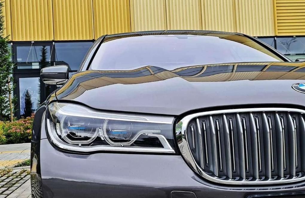 BMW 750 | 25