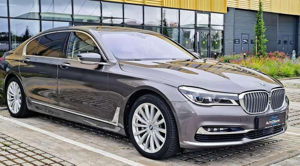 BMW 750 | 5