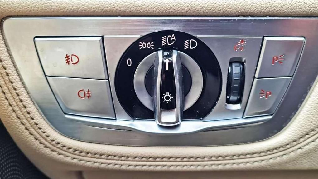 BMW 750 | 18