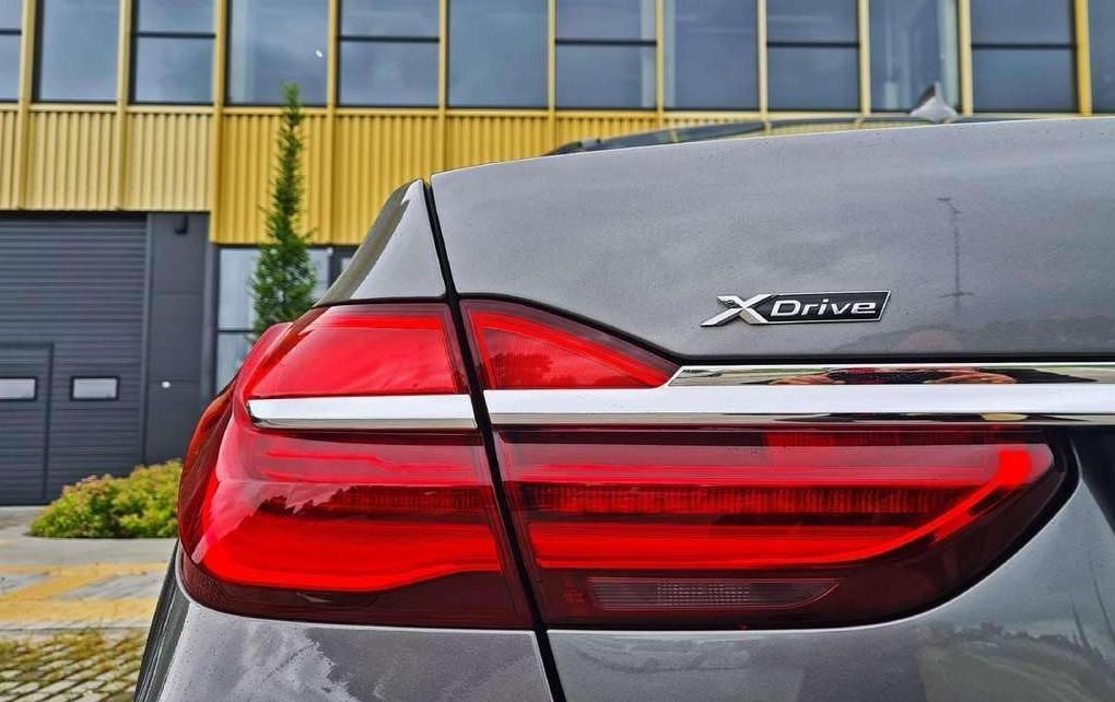 BMW 750 | 28