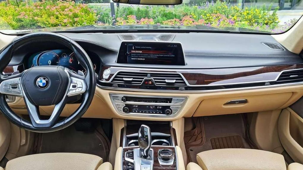 BMW 750 | 13