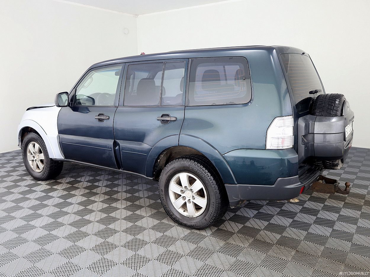 Mitsubishi Pajero | 3