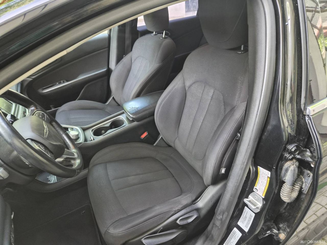Chrysler 200 | 10