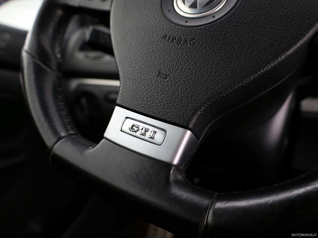Volkswagen Golf | 8