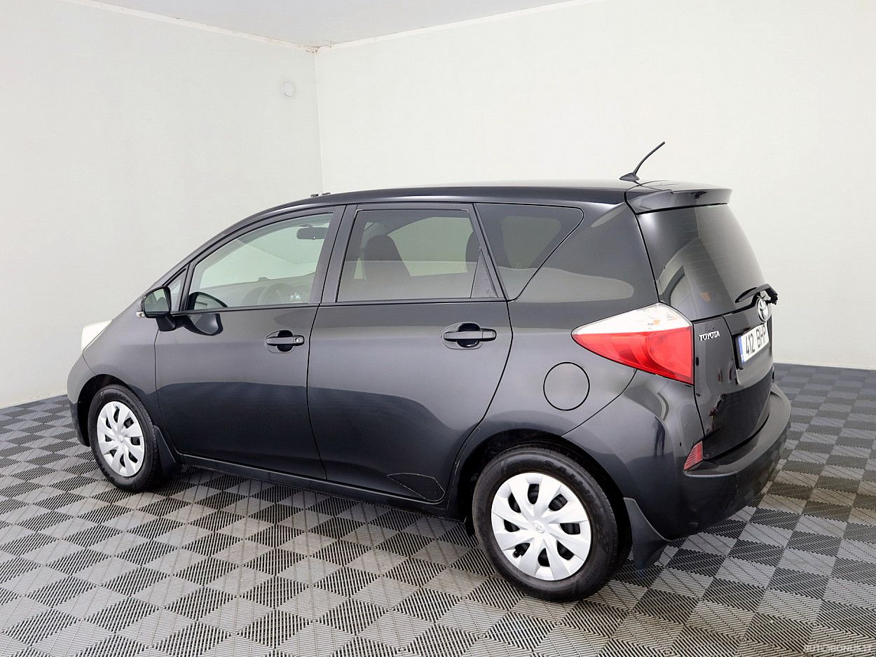 Toyota Verso-S | 3