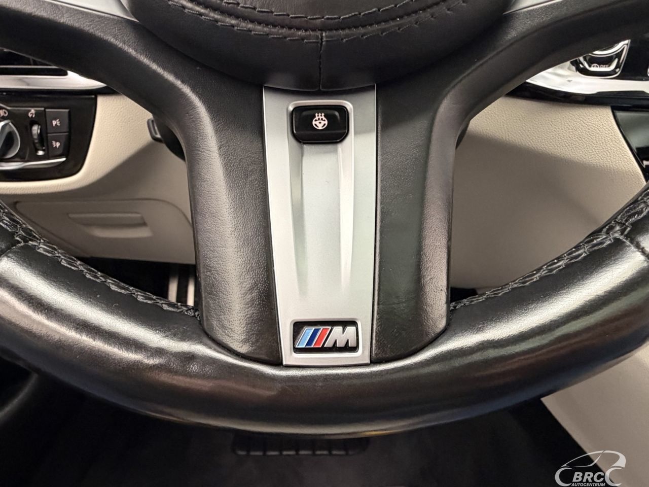 BMW M550 | 33