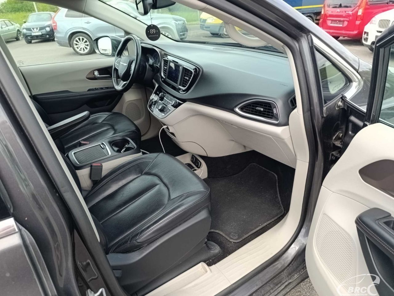 Chrysler Pacifica | 10