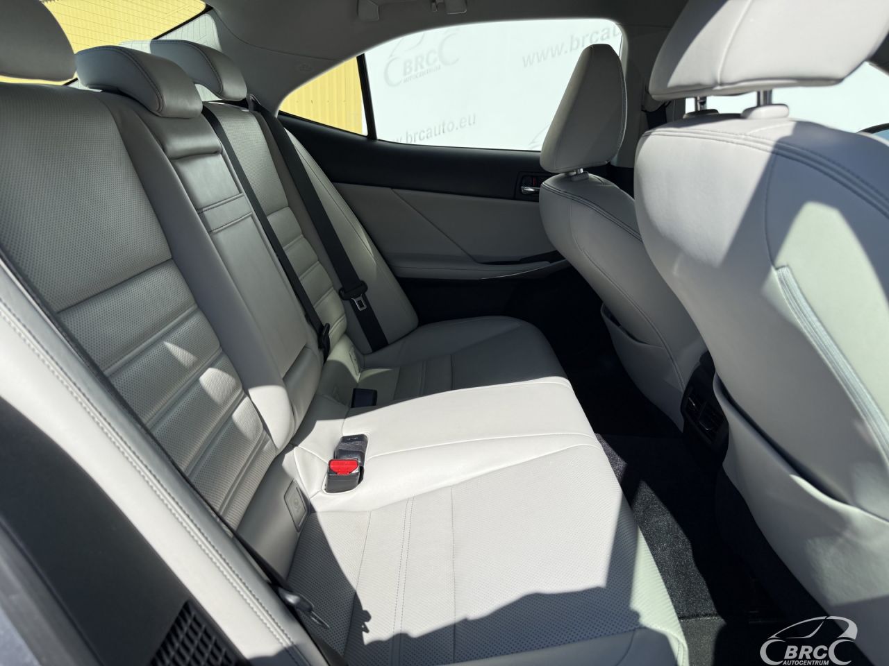 Lexus IS 300h | 11