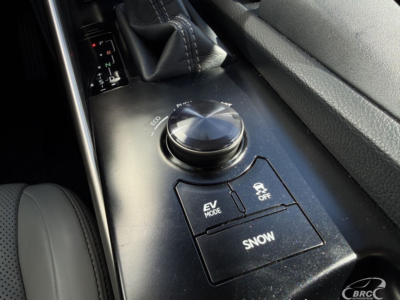 Lexus IS 300h | 27