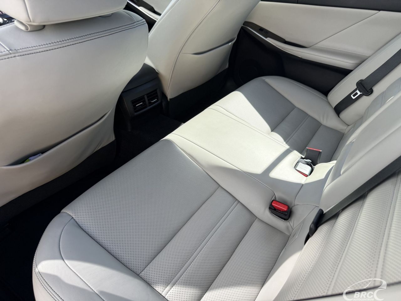 Lexus IS 300h | 14