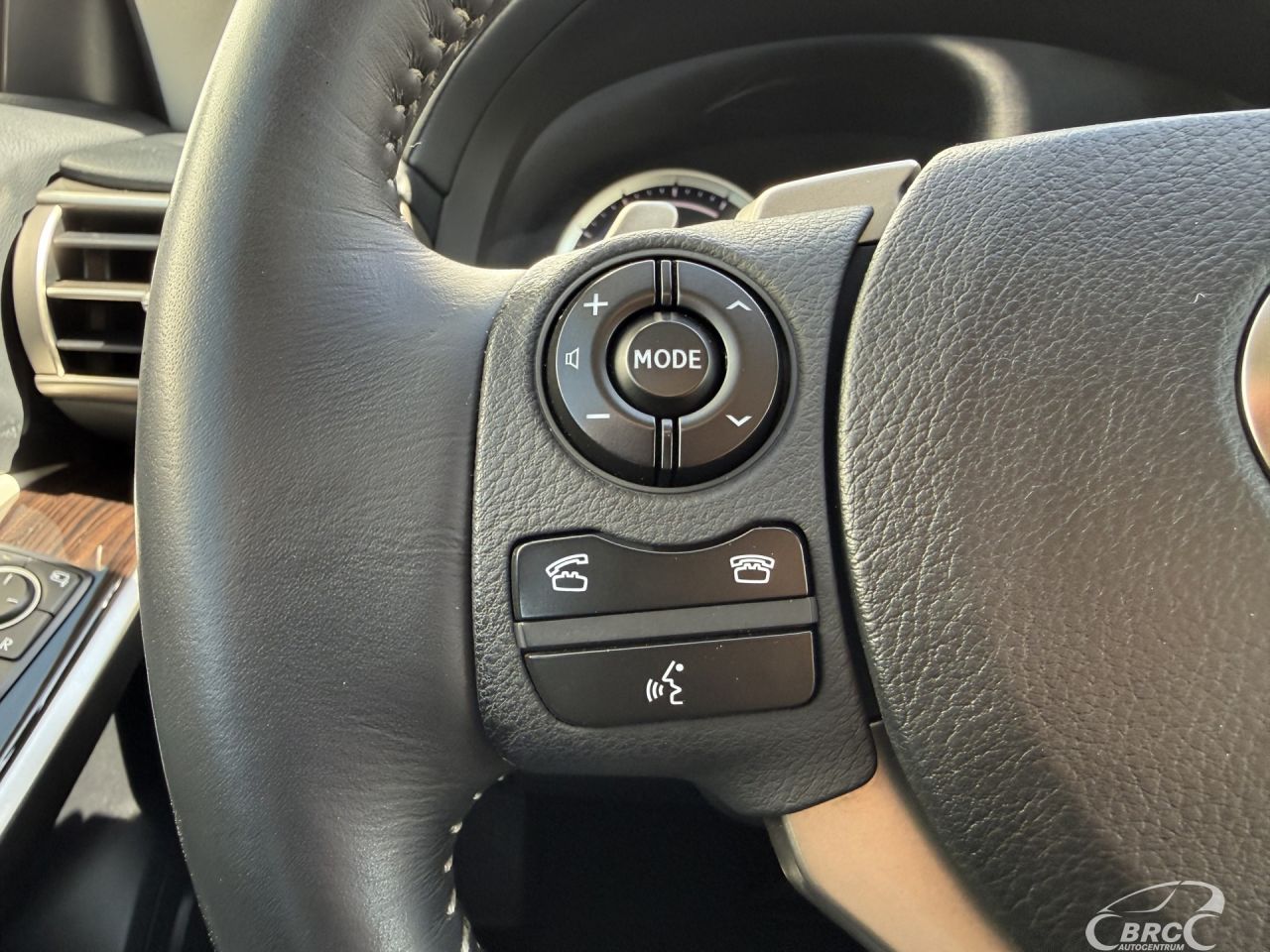 Lexus IS 300h | 23