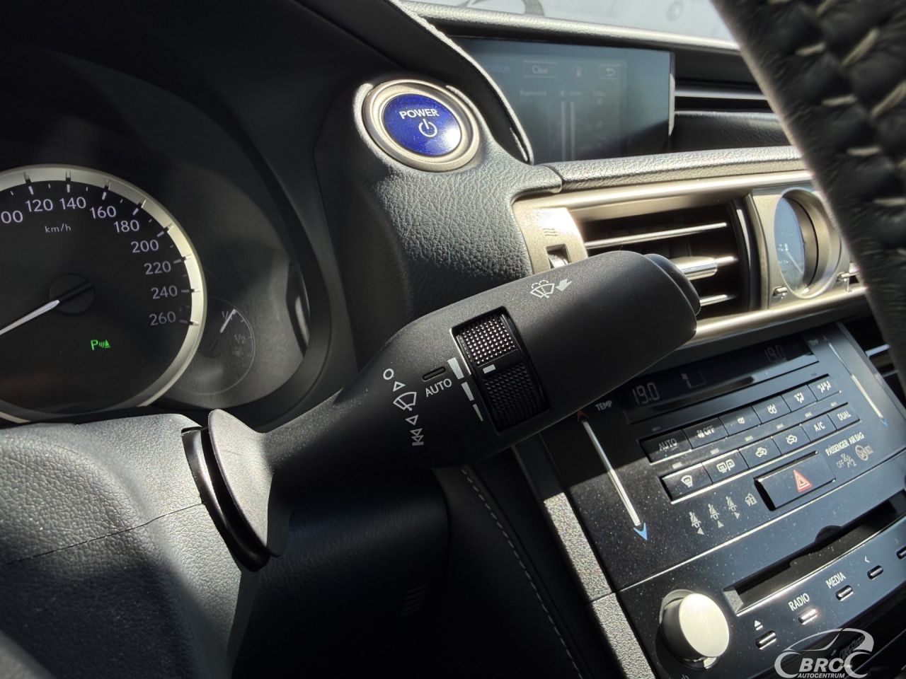 Lexus IS 300h | 26