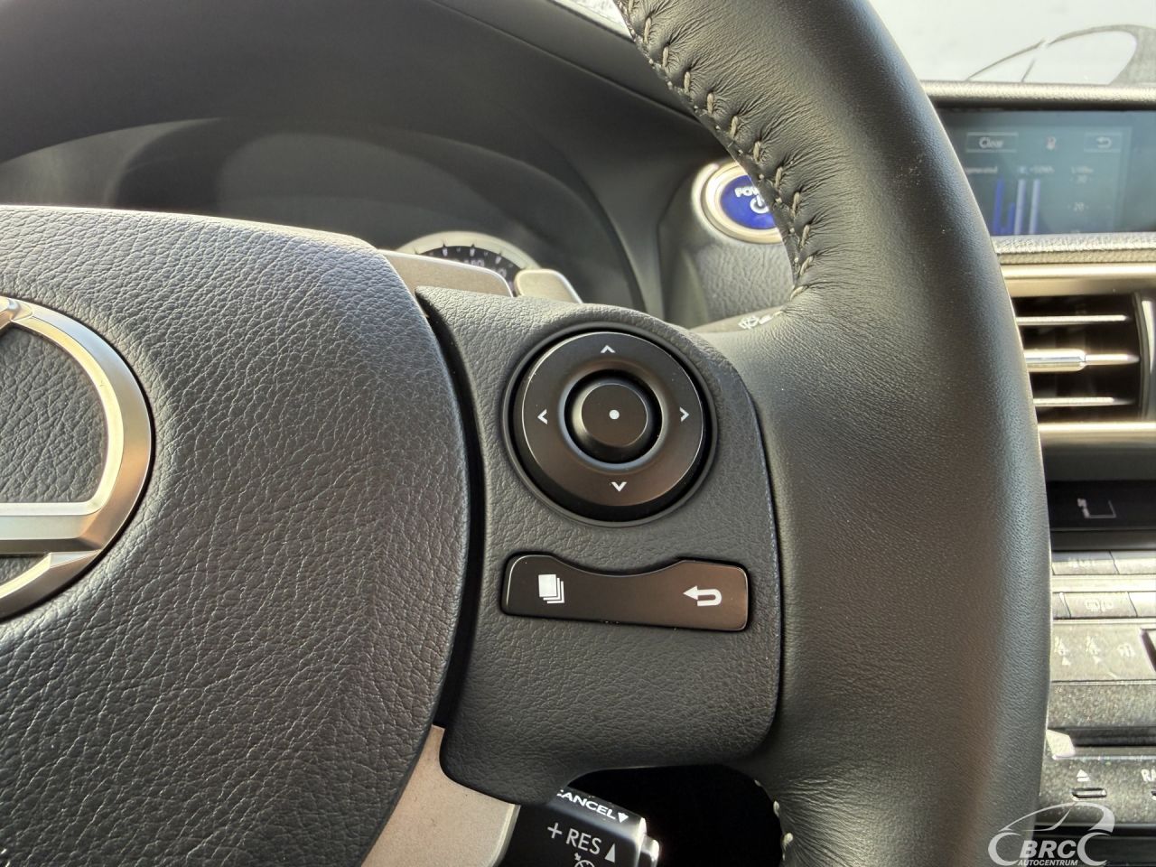 Lexus IS 300h | 24