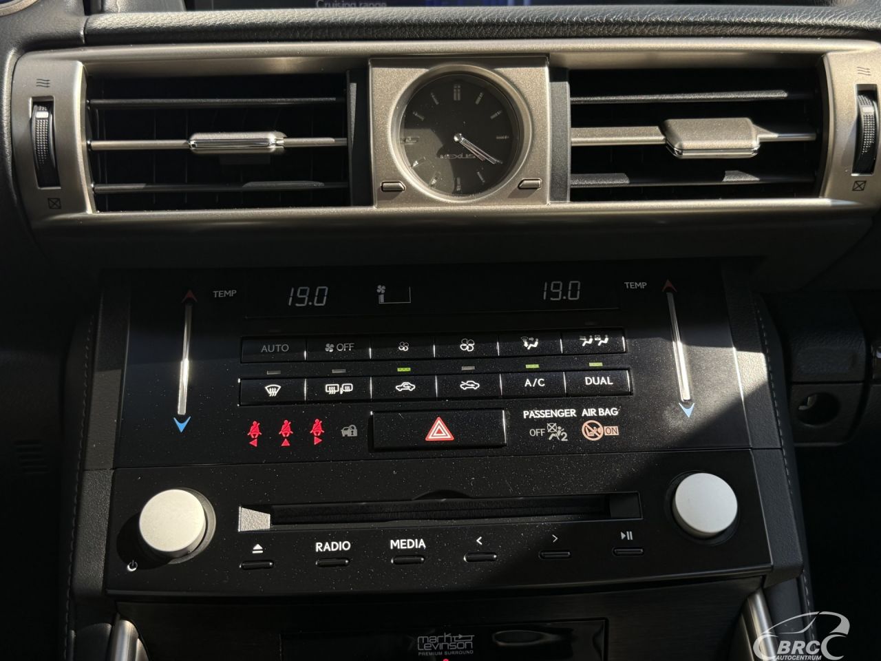 Lexus IS 300h | 29