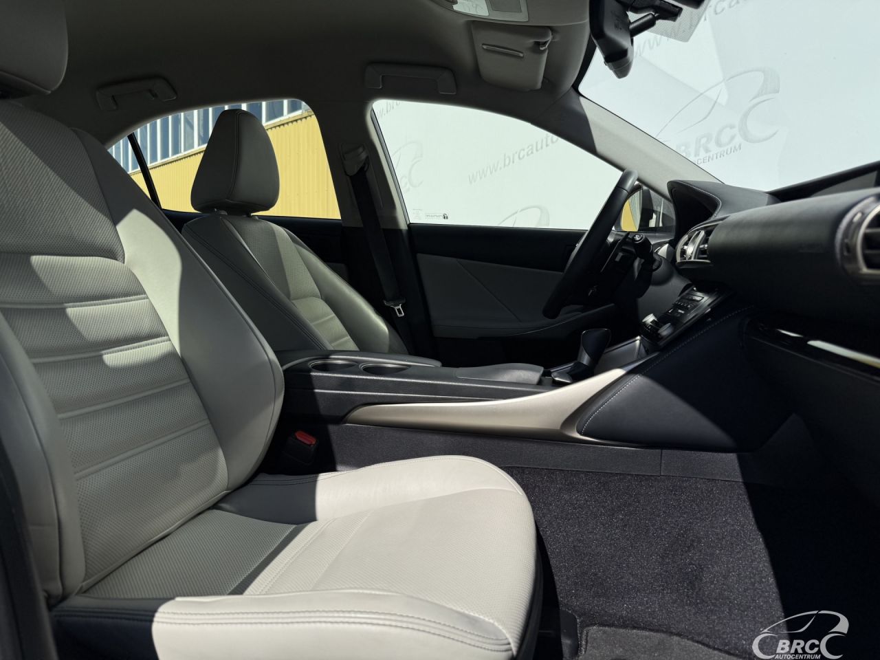 Lexus IS 300h | 8