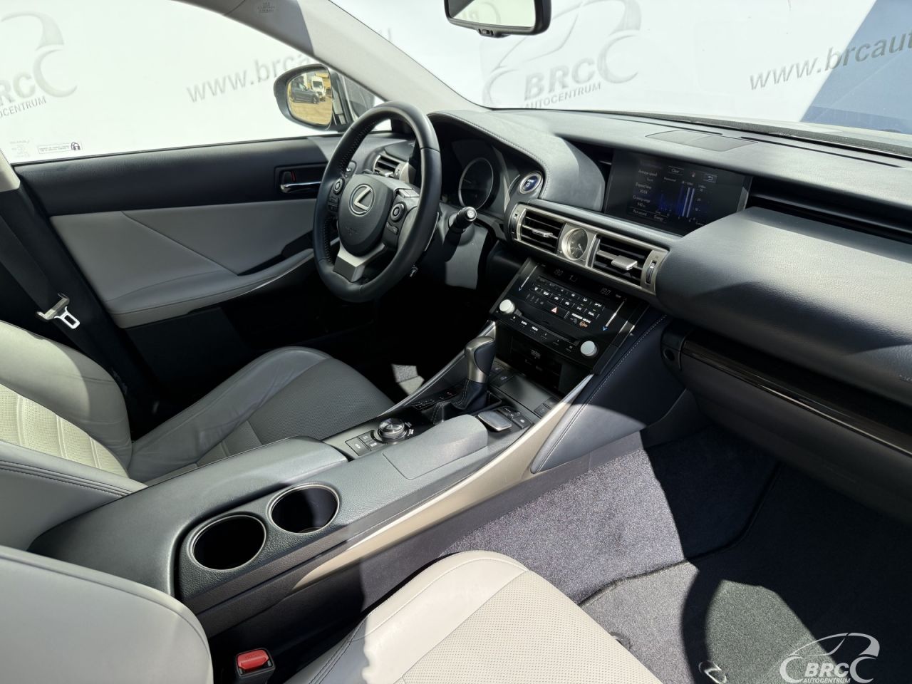 Lexus IS 300h | 7