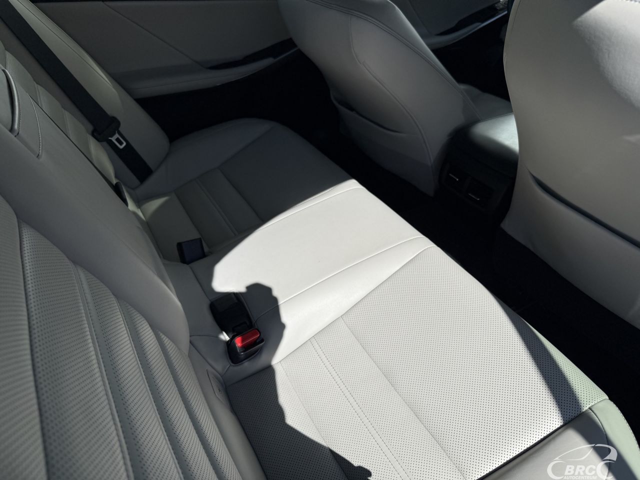 Lexus IS 300h | 11