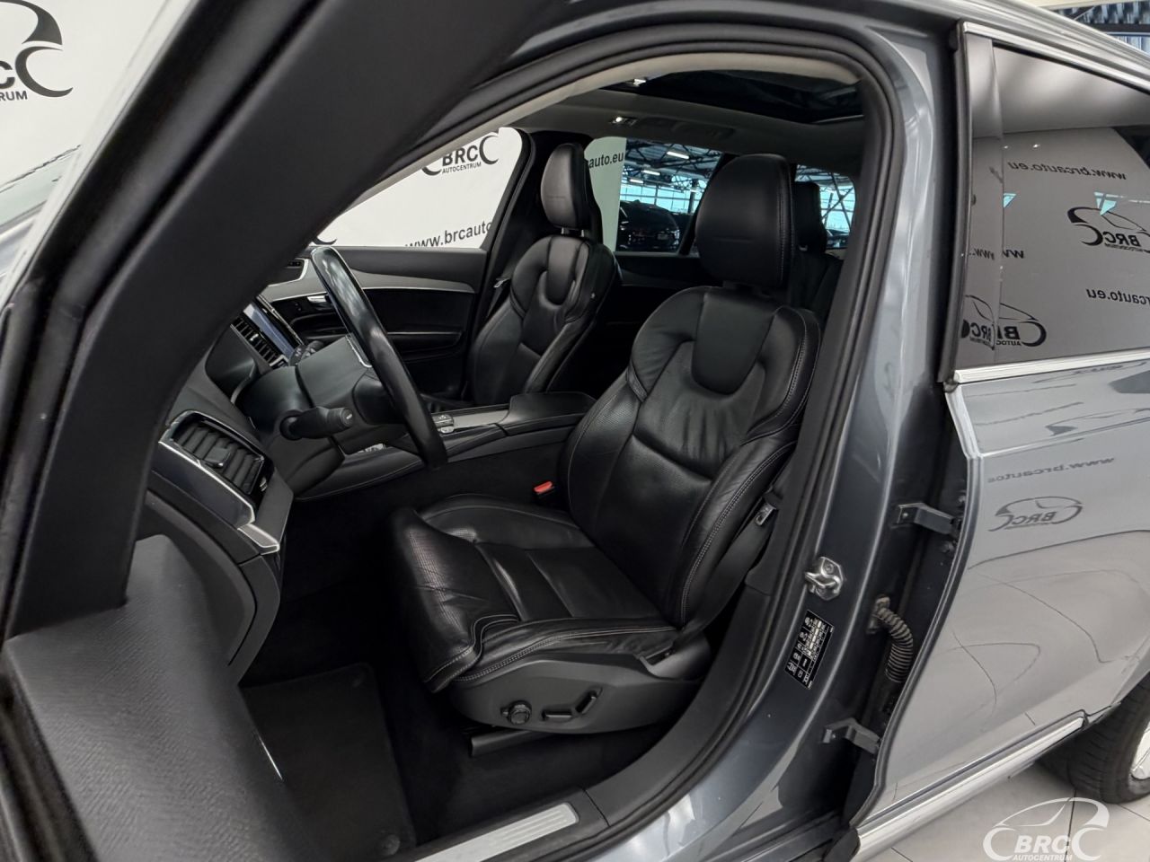 Volvo XC90 | 24