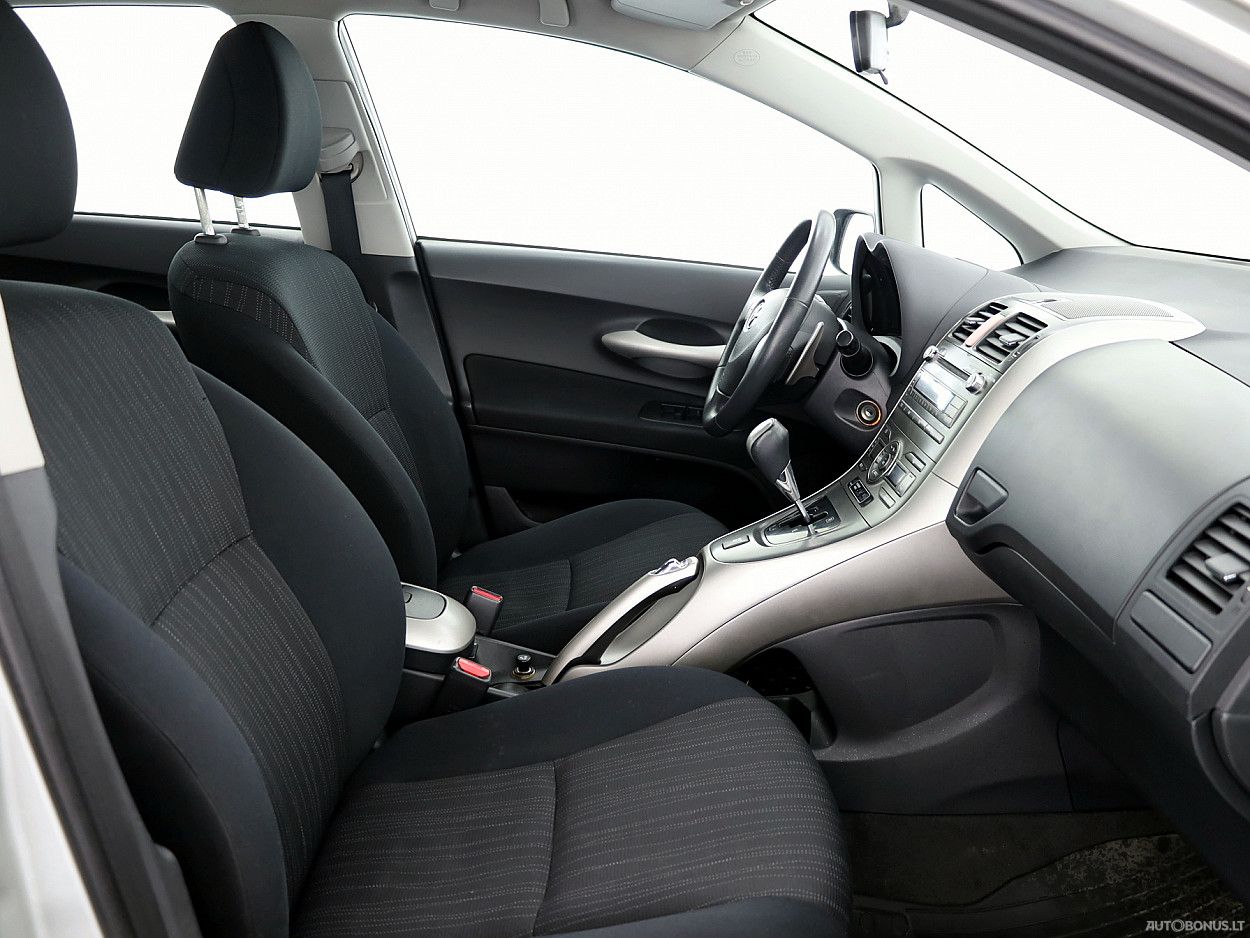 Toyota Auris | 5