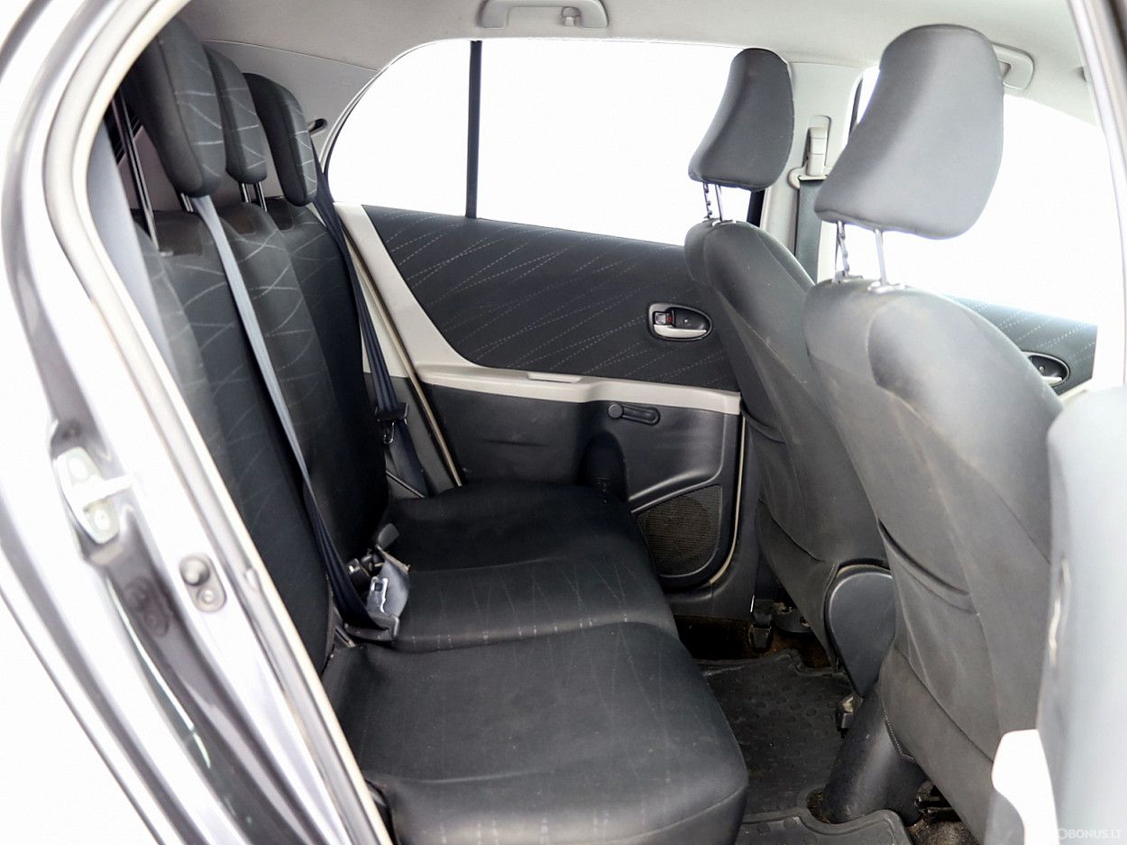 Toyota Yaris | 6