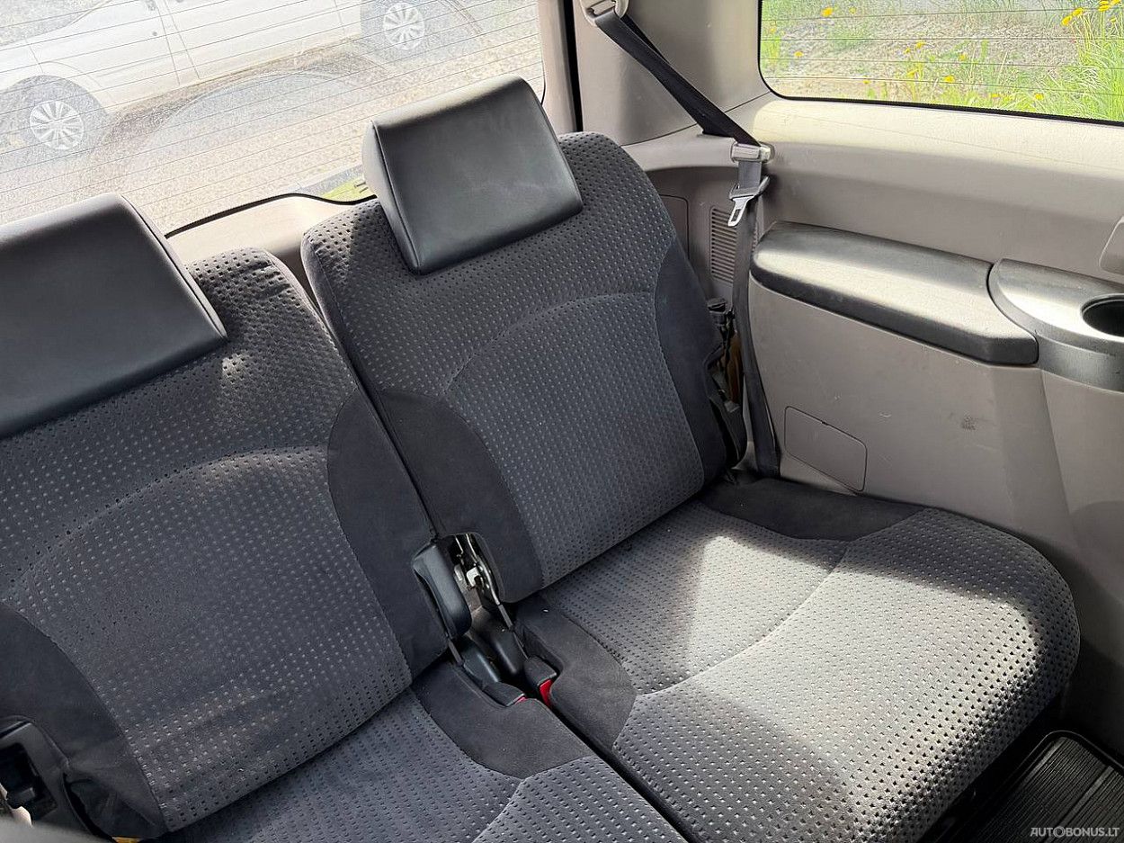 Mitsubishi Grandis | 7