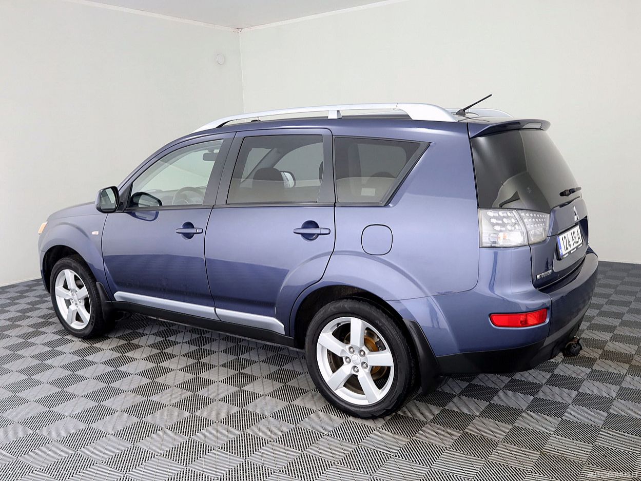 Mitsubishi Outlander | 3