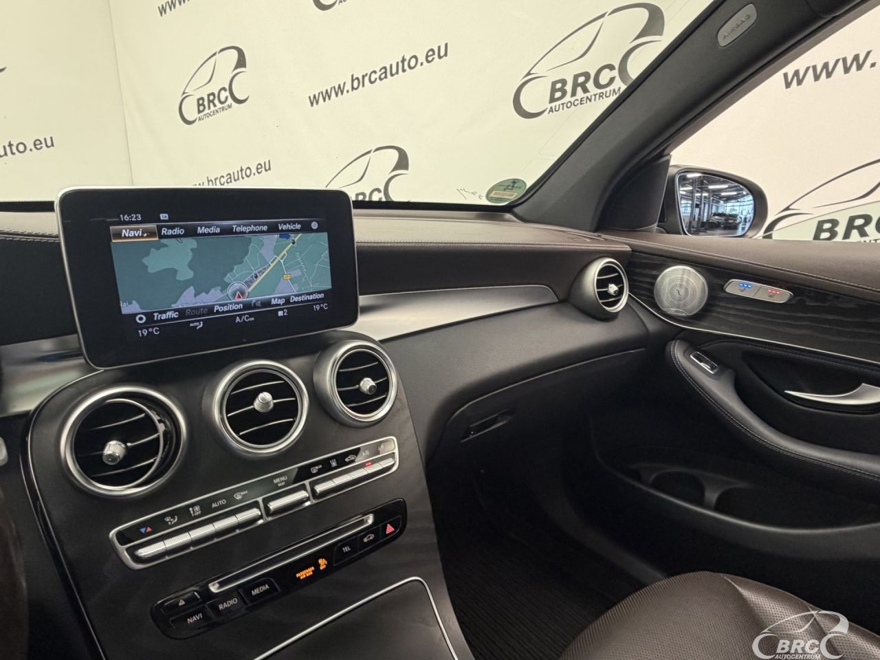 Mercedes-Benz GLC350 | 27